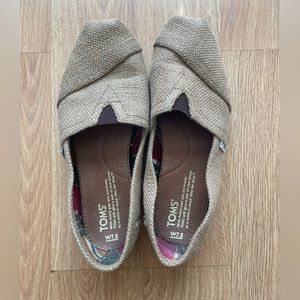 Womens size 7.5 burlap Tom’s “Alpargata” slip on